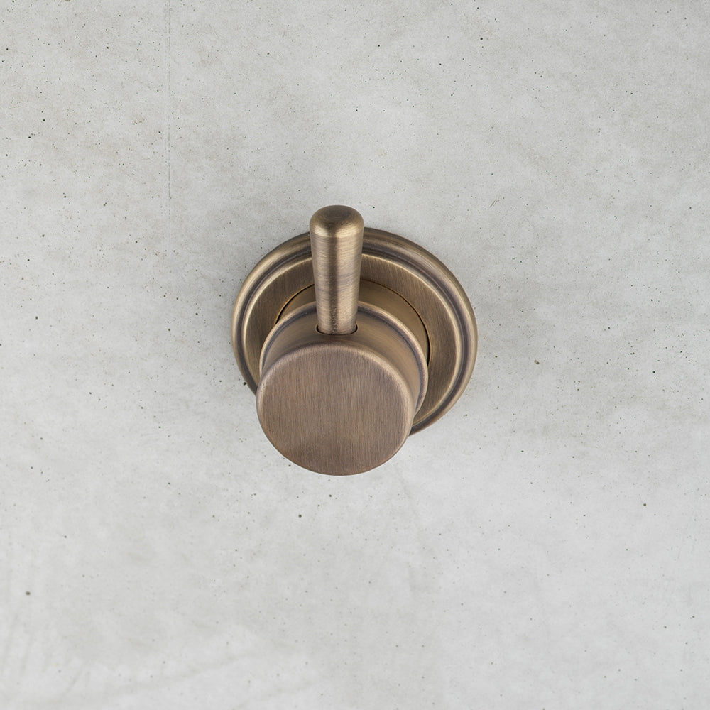 (-84) (-84) Antique Brass Light