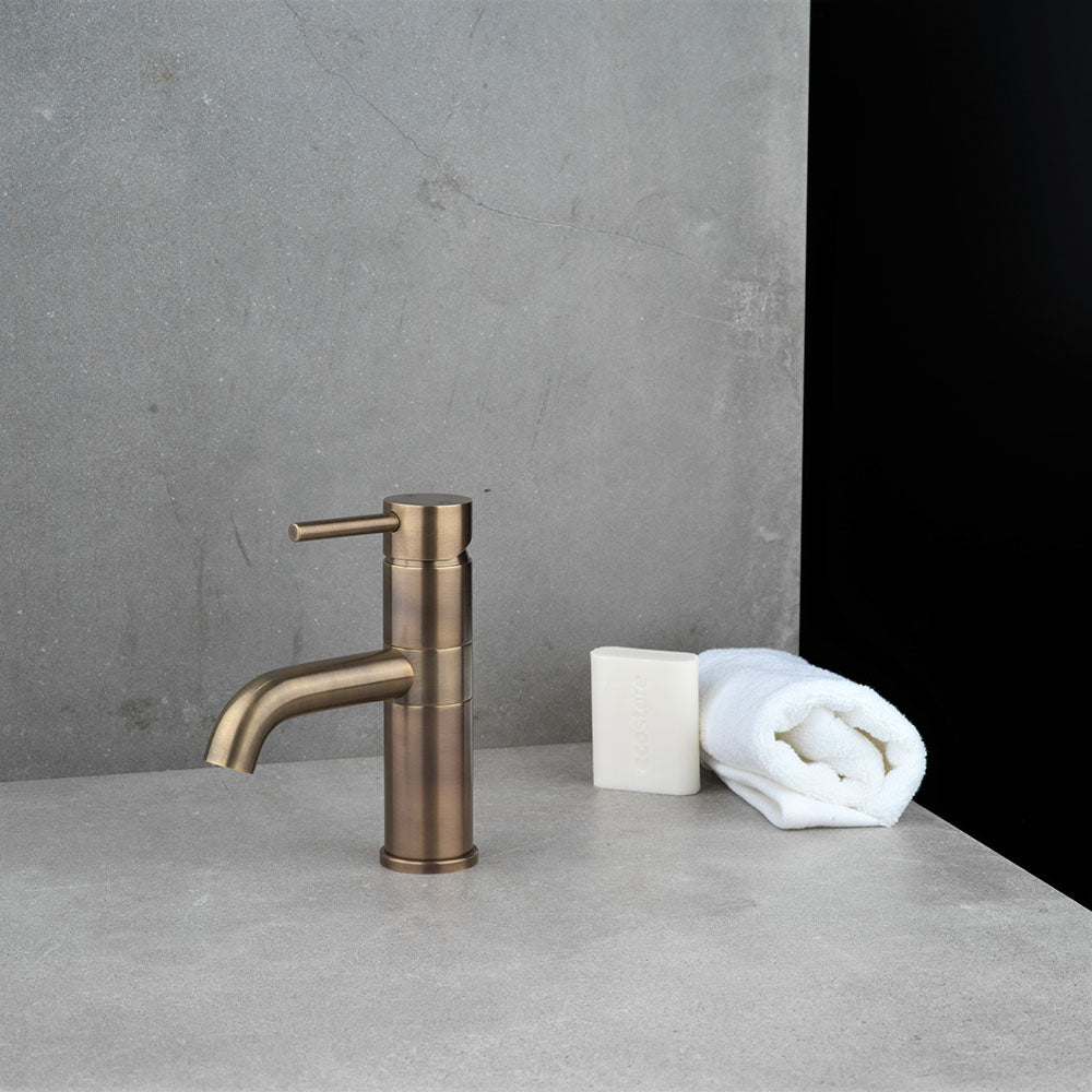 (-84) (-84) Antique Brass Light