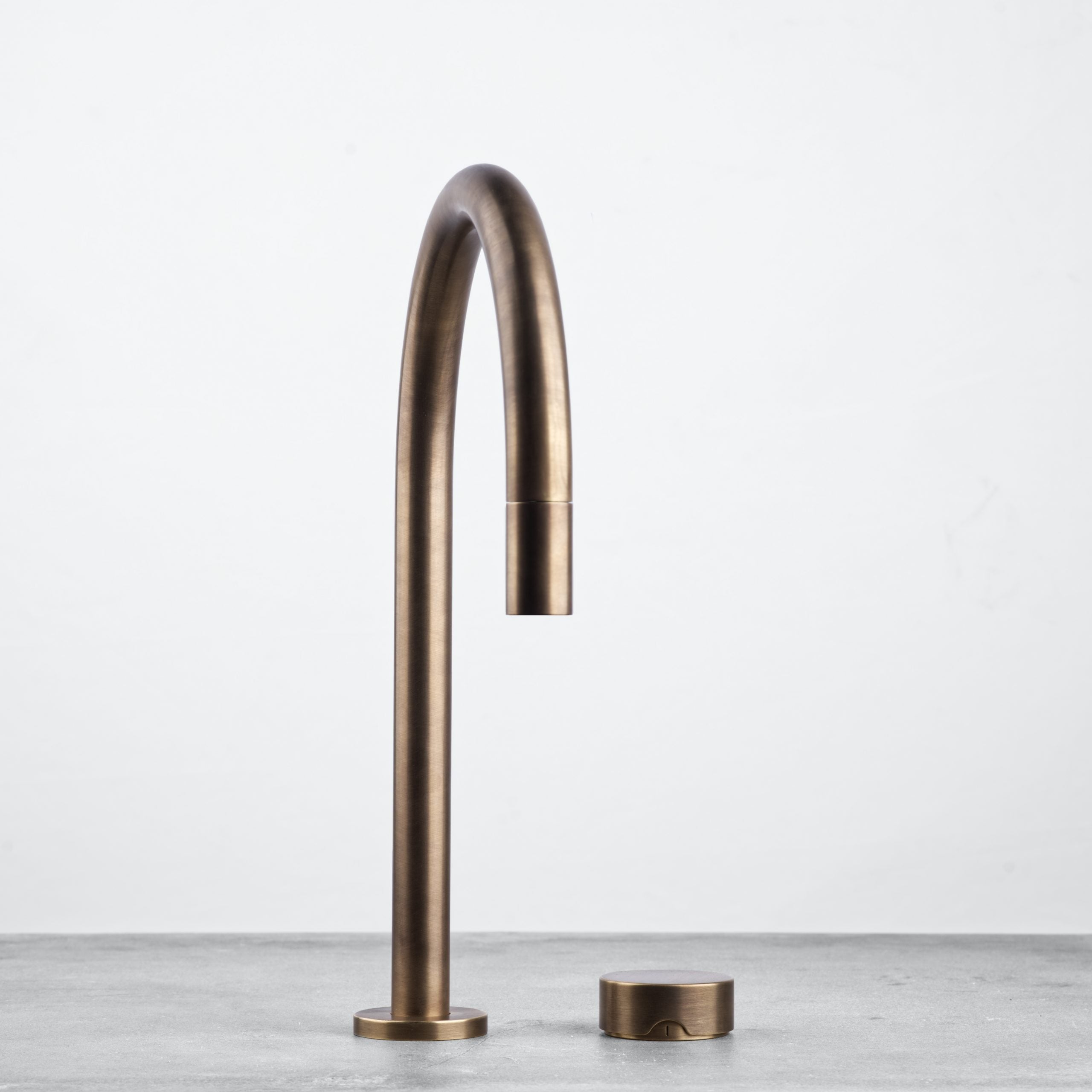 (-84) (-84) Antique Brass Light