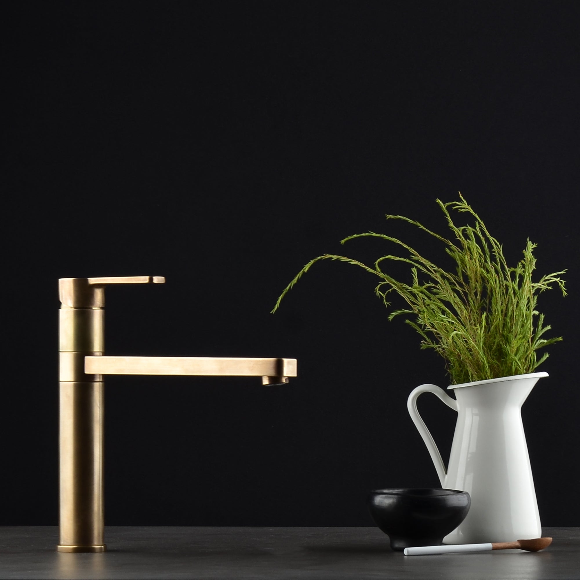 (-84) (-84) Antique Brass Light