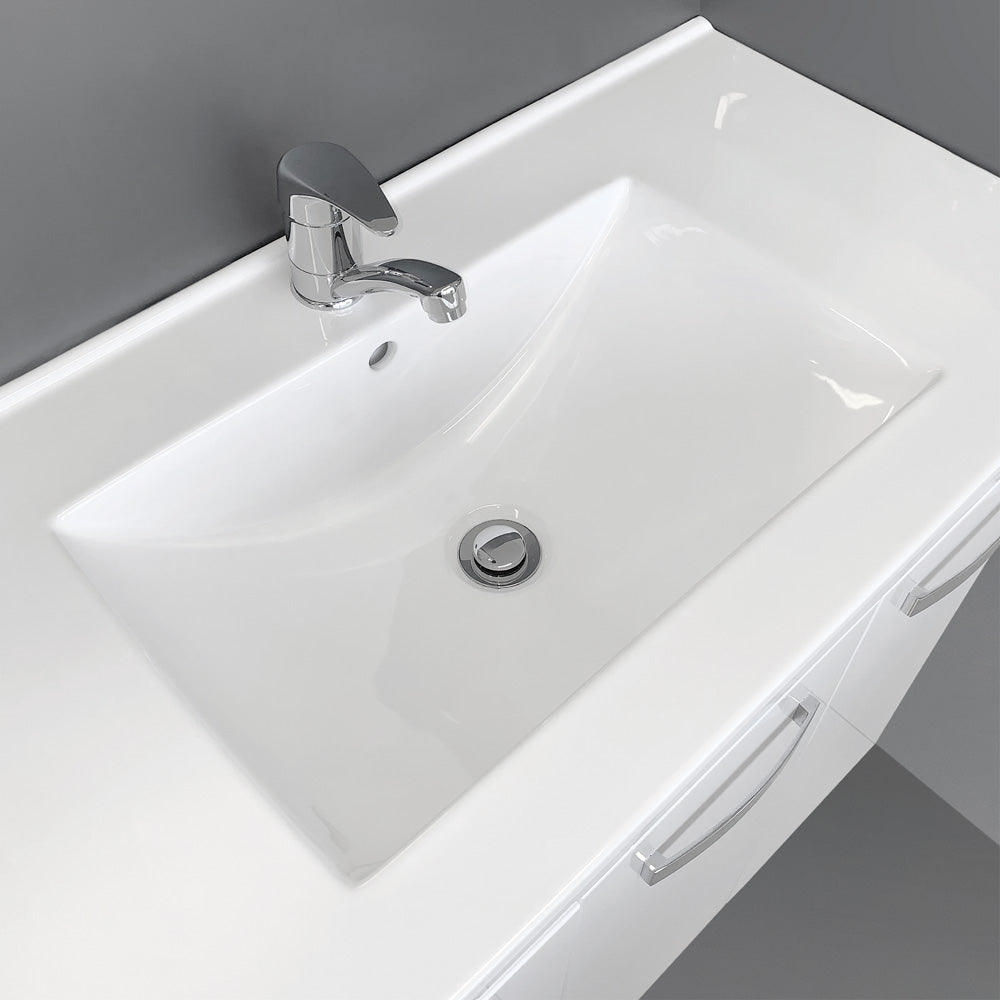 Dolce Hampton 750 Vanity On Kickboard